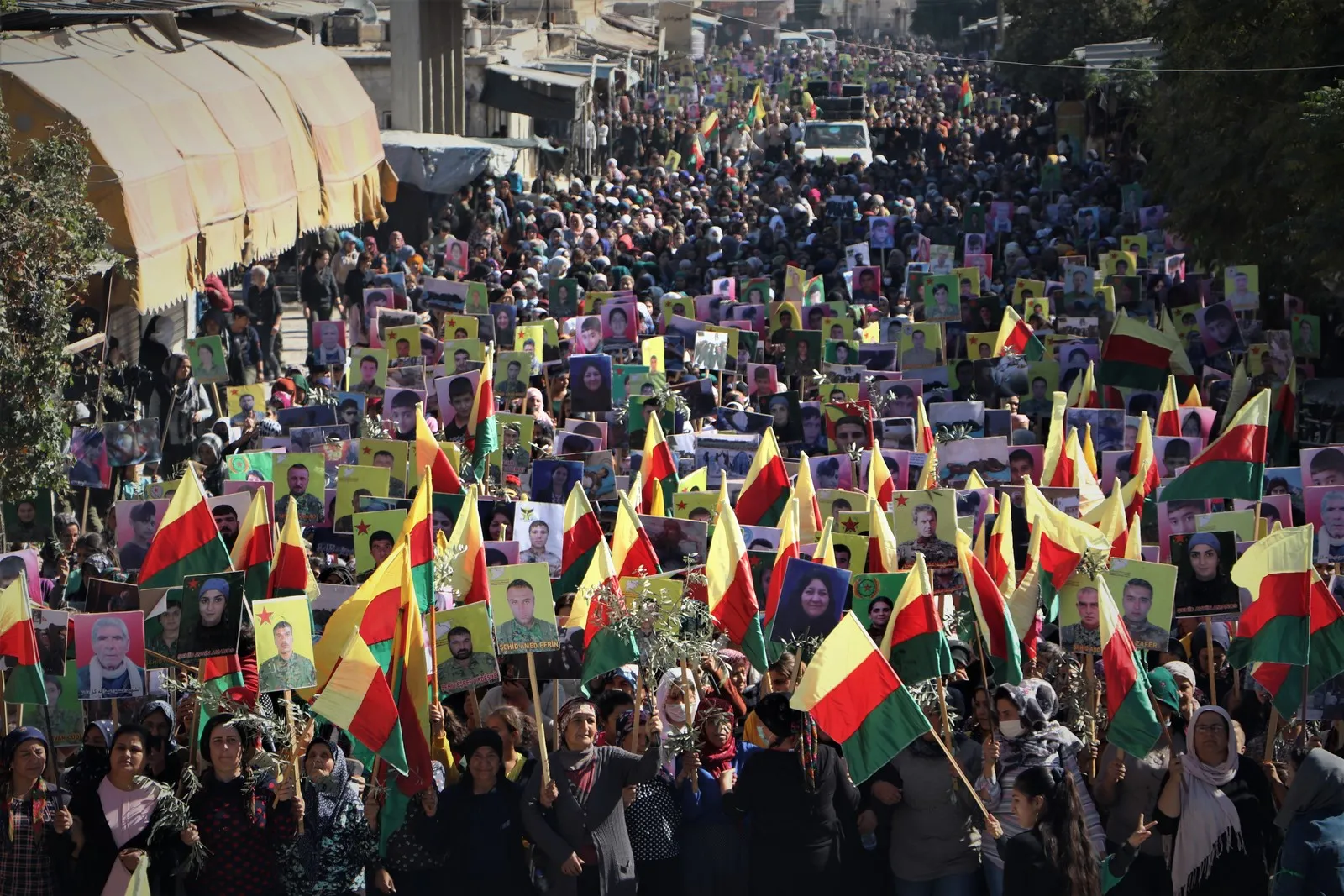 ​​​​​​​Koçberên Efrînê di xeta berxwedanê de bi israr in