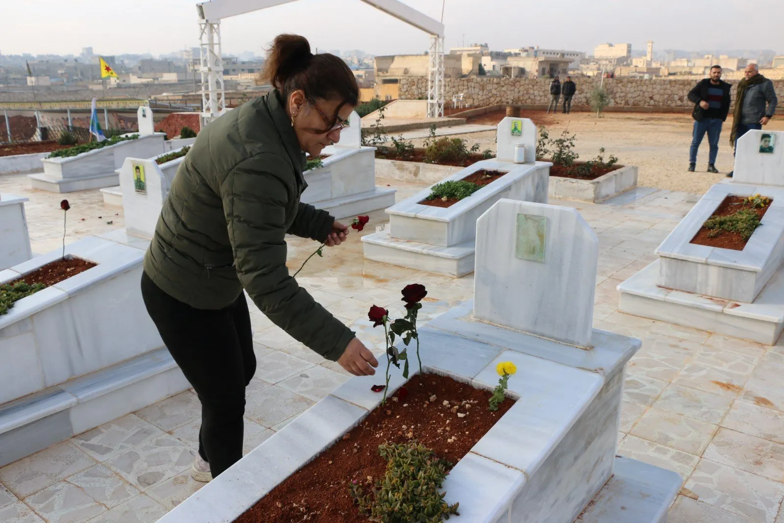 ​​​​​​​Êzidiyên li Helebê li ser gorên şehîdan cejna Êzî pîroz kir