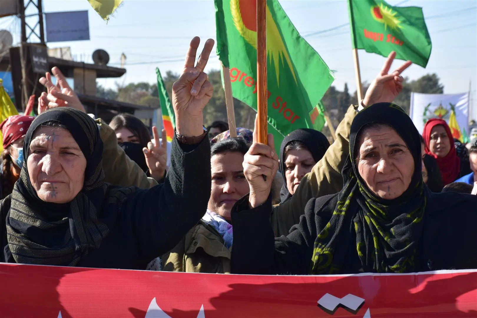 Bi hezaran şêniyên Qamişlo banga azadiya fîzîkî ya rêber Ocalan kir-HATE NÛKIRIN
