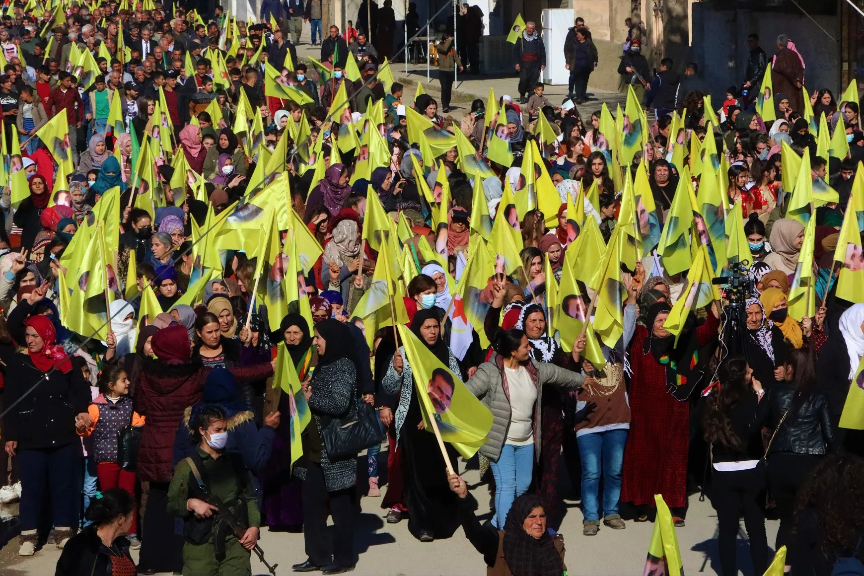 Bi hezaran şêniyên Qamişlo banga azadiya fîzîkî ya rêber Ocalan kir-HATE NÛKIRIN