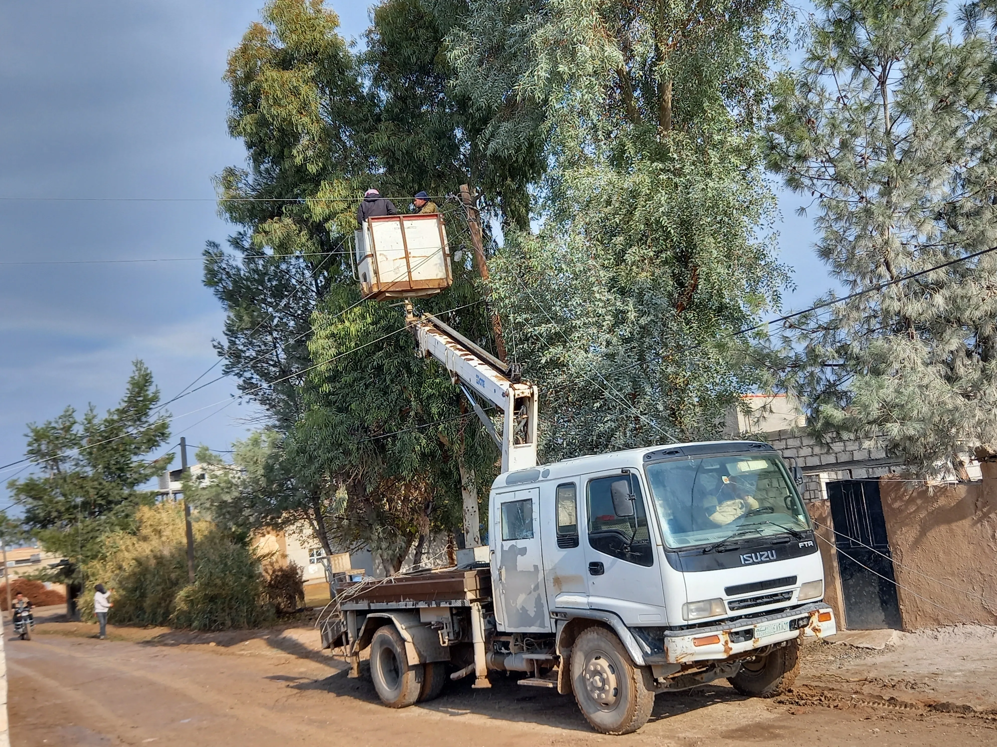 Saziya kehrebeyê li Zirganê dest bi sererastkirina xetên kehrebeyê kir