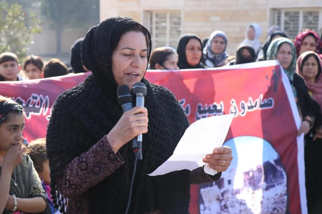 Şêniyên Qamişloyê li dijî êrişên dewleta Tirk a dagirker meşiyan