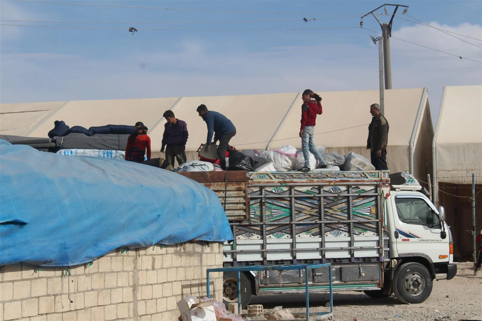 200 kesên din ji kampa Holê derketin