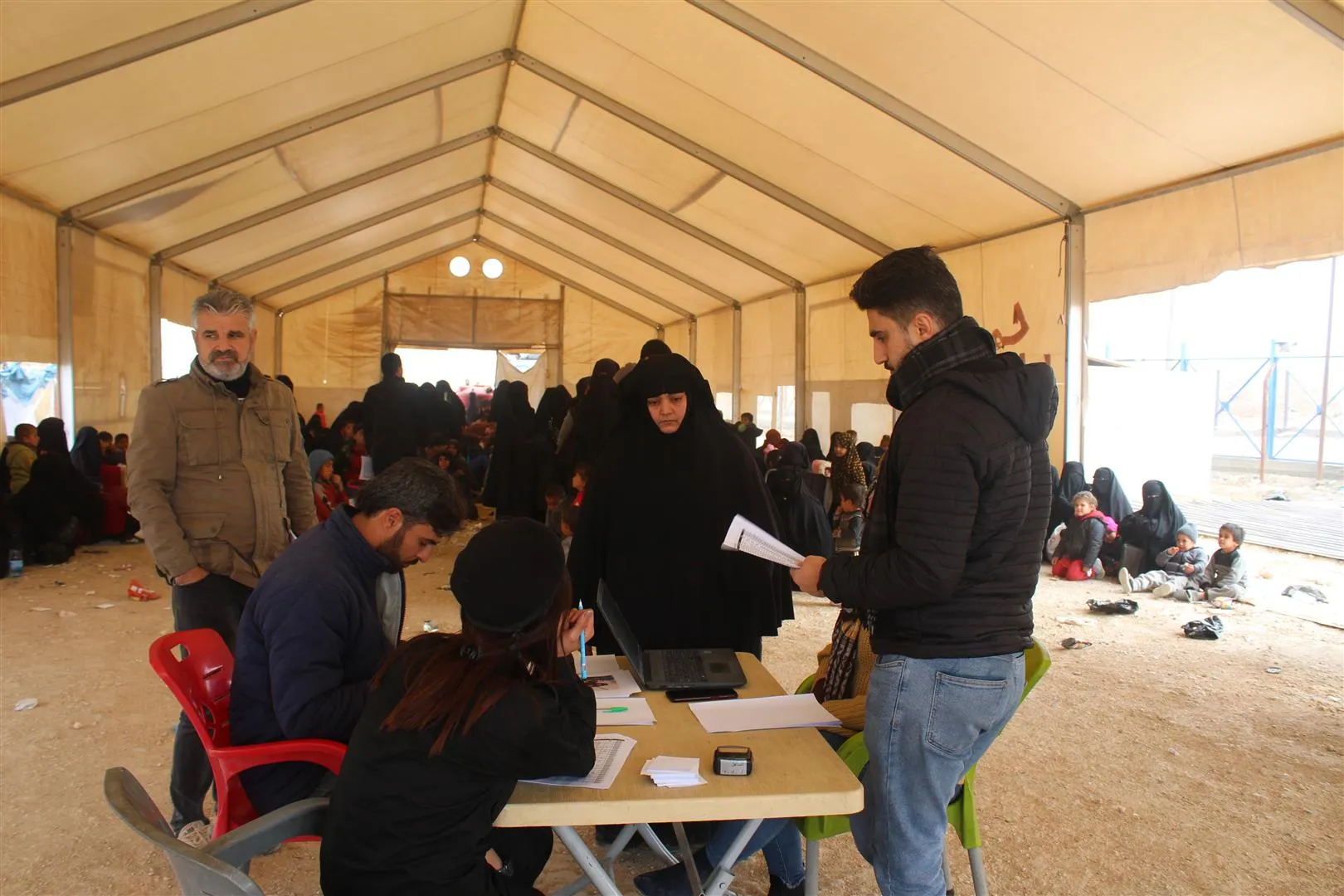200 kesên din ji kampa Holê derketin