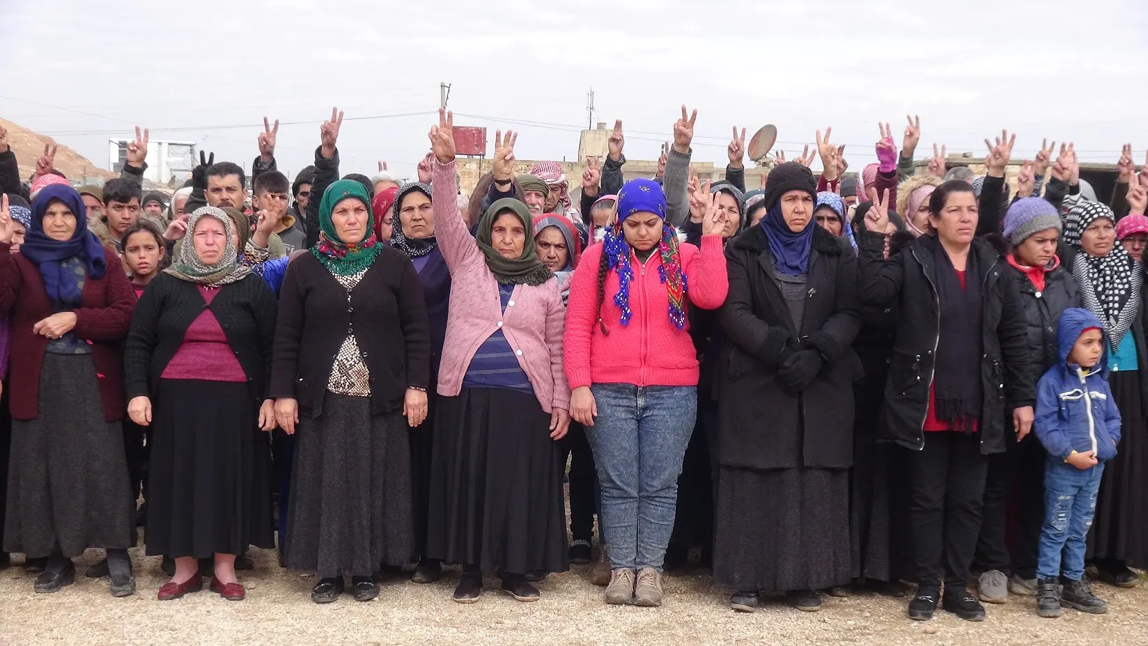 Şêniyên kantona Efrînê sersaxî ji malbata şehîd Fedekar re xwest