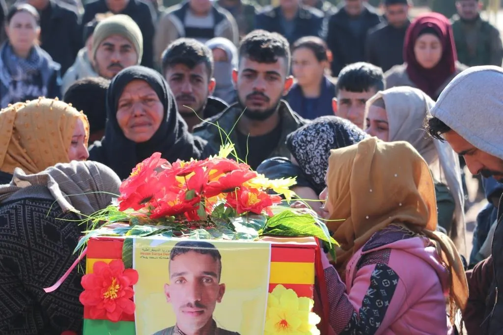 Şêniyên Hesekê û Til Temirê şehîd Newres El-Kenas oxir kir