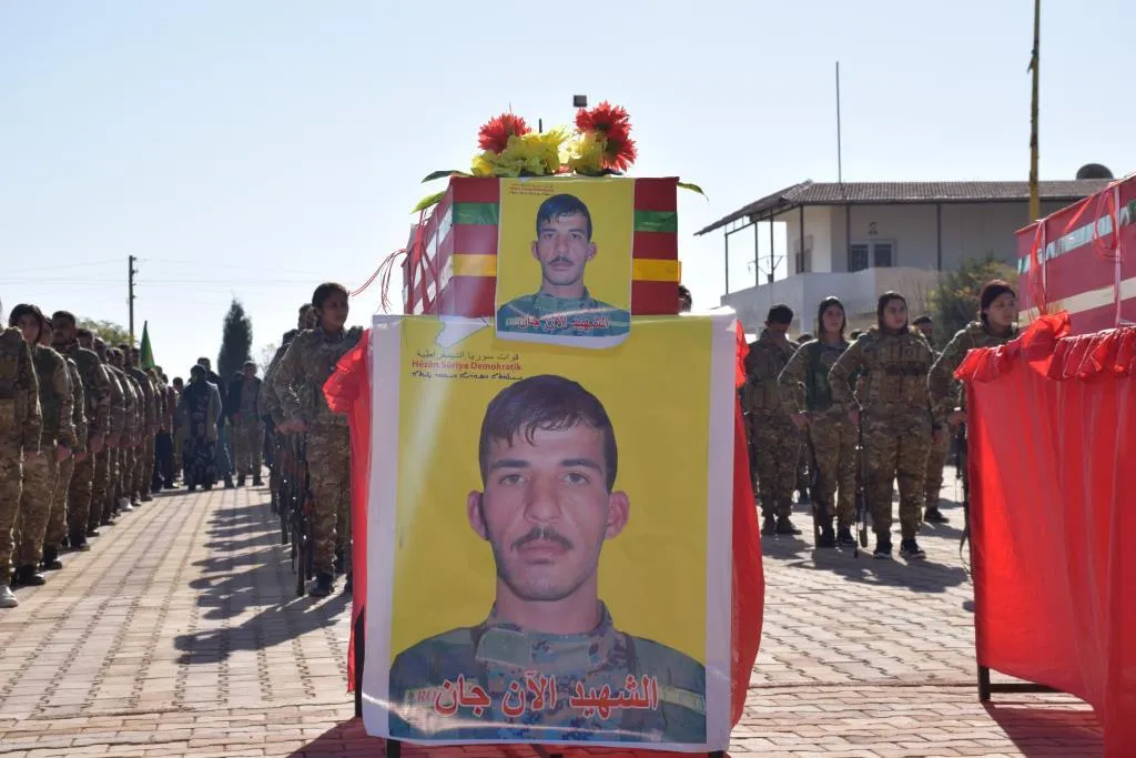 Şêniyên Hesekê cenazeyên du şehîdan oxir kir