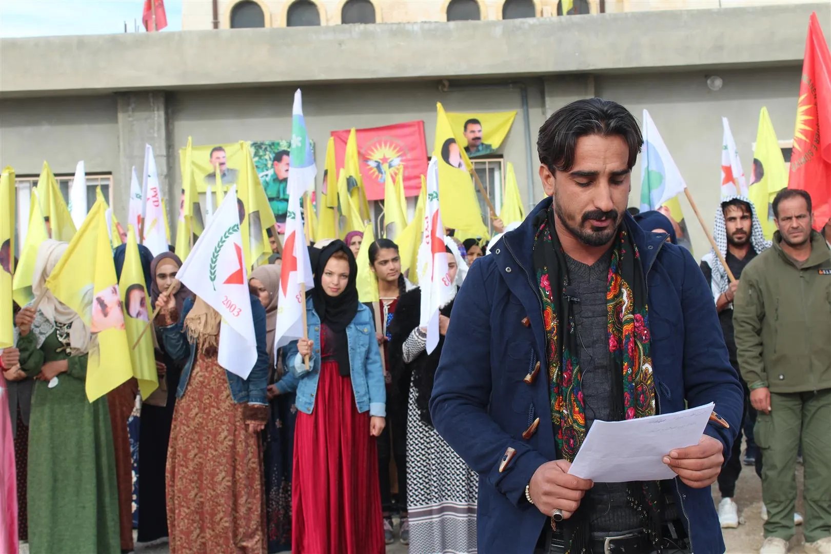 Ciwanên Holê êrişa li ser Kobanê şermezar kir