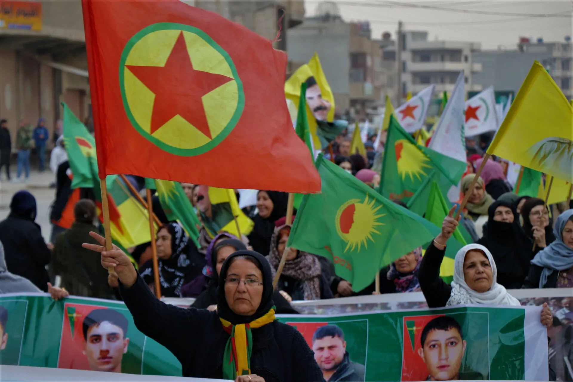 Nerazîbûnên li hemberî şehîdxistina Bedel dewam dike