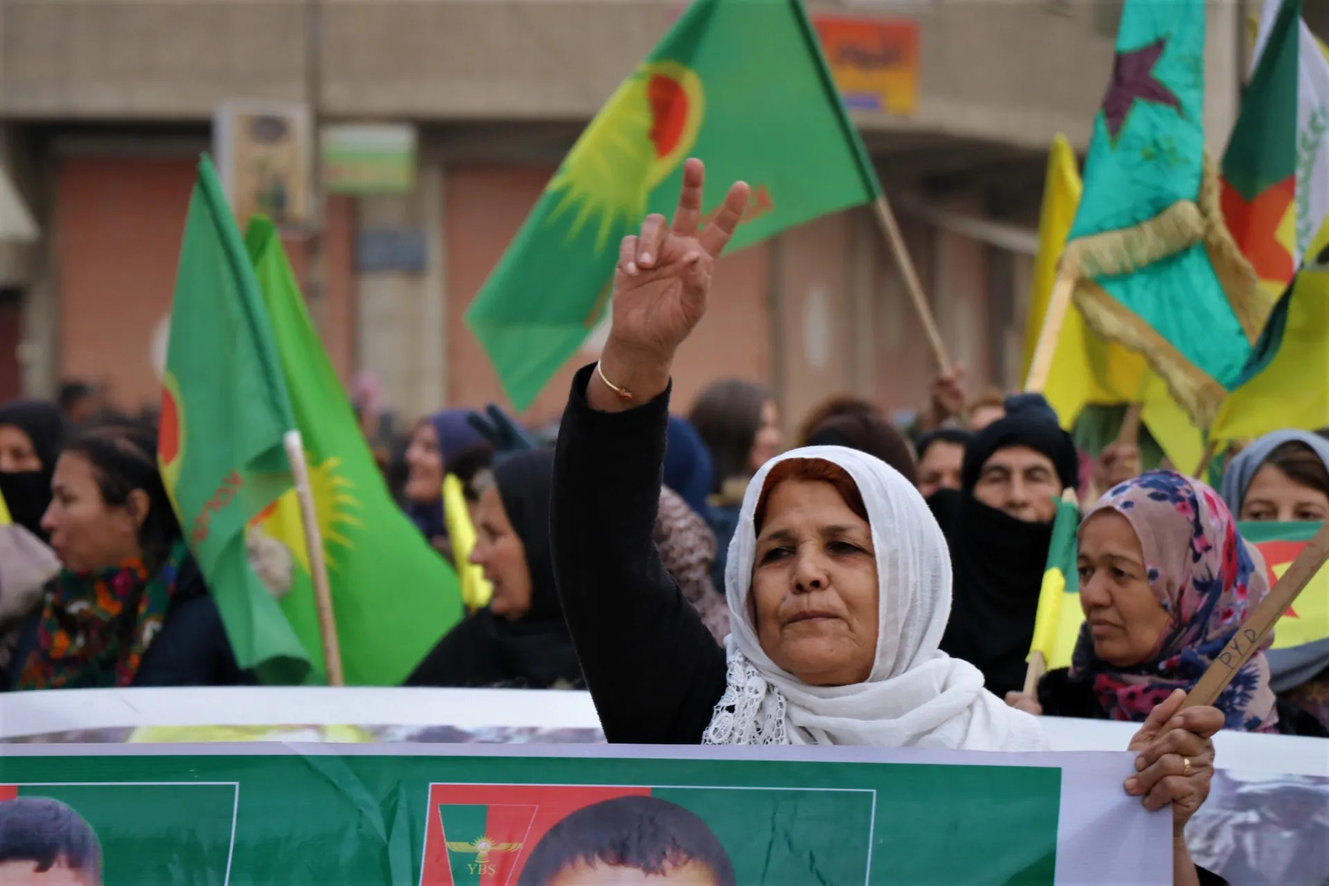 Nerazîbûnên li hemberî şehîdxistina Bedel dewam dike