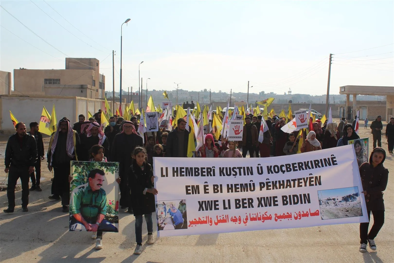 Şêniyên Holê li dijî êrişên dewleta Tirk a dagirker meşiyan