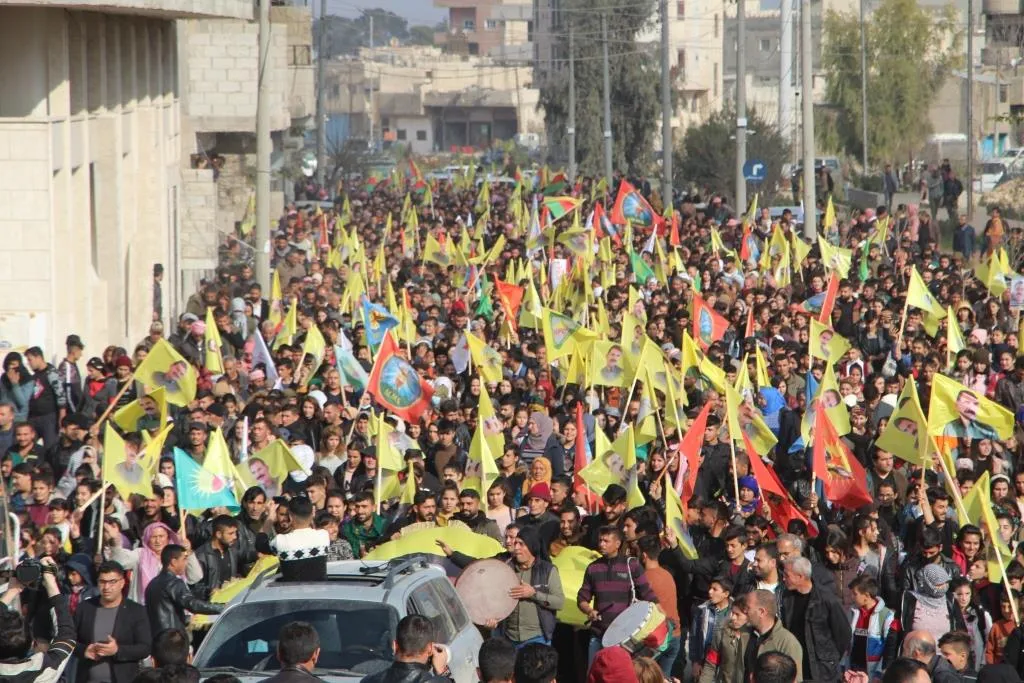 Şêniyên Kobanê li dijî tecrîdê li qadan bûn
