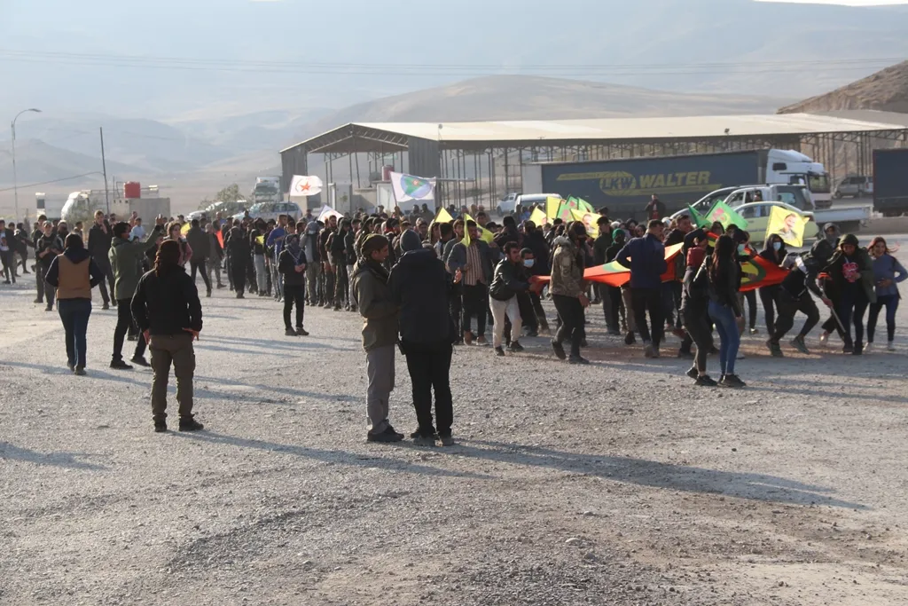 Ciwan gihaştin deriyê Sêmalkayê û çekdarên PDK`ê êrişî wan kir