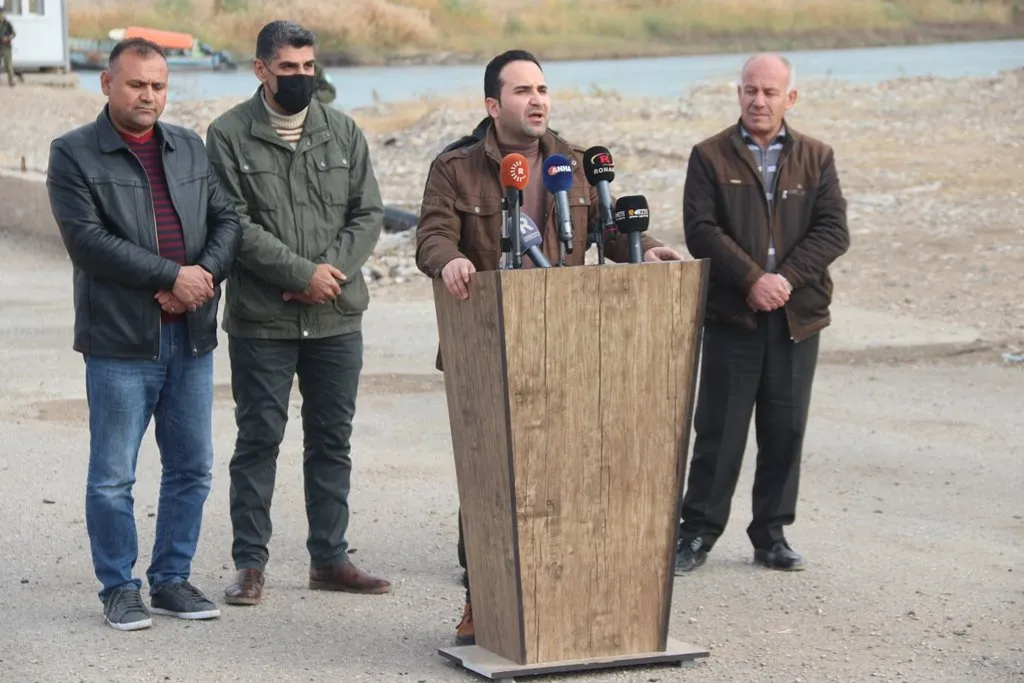 Berpirsê Rêveberiya Giştî ya Deriyan: Bêyî agahdarkirinê biryara girtina herdu deriyan dan