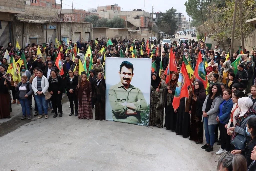 Pêkhateyên Hesekê li dijî êrişa li ser Şengalê meşiyan