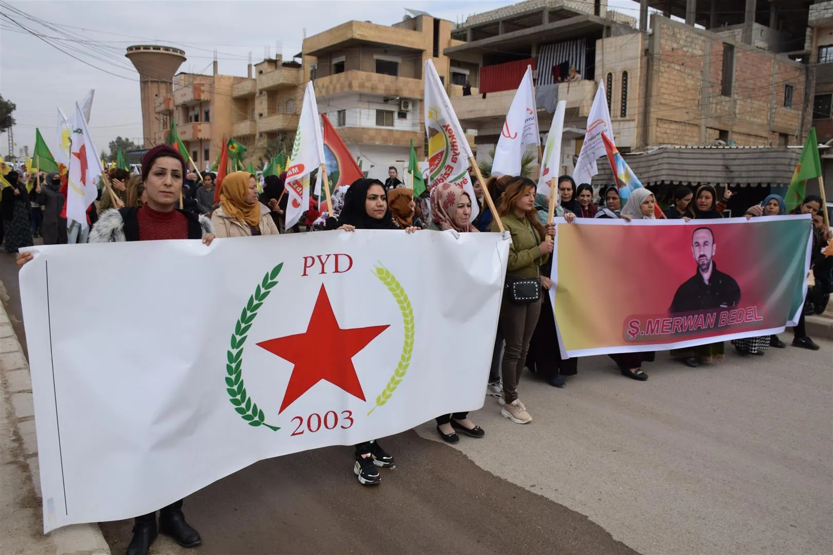 Pêkhateyên Hesekê li dijî êrişa li ser Şengalê meşiyan