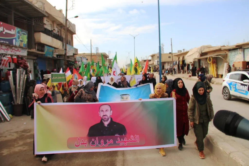 Pêkhateyên Hesekê li dijî êrişa li ser Şengalê meşiyan