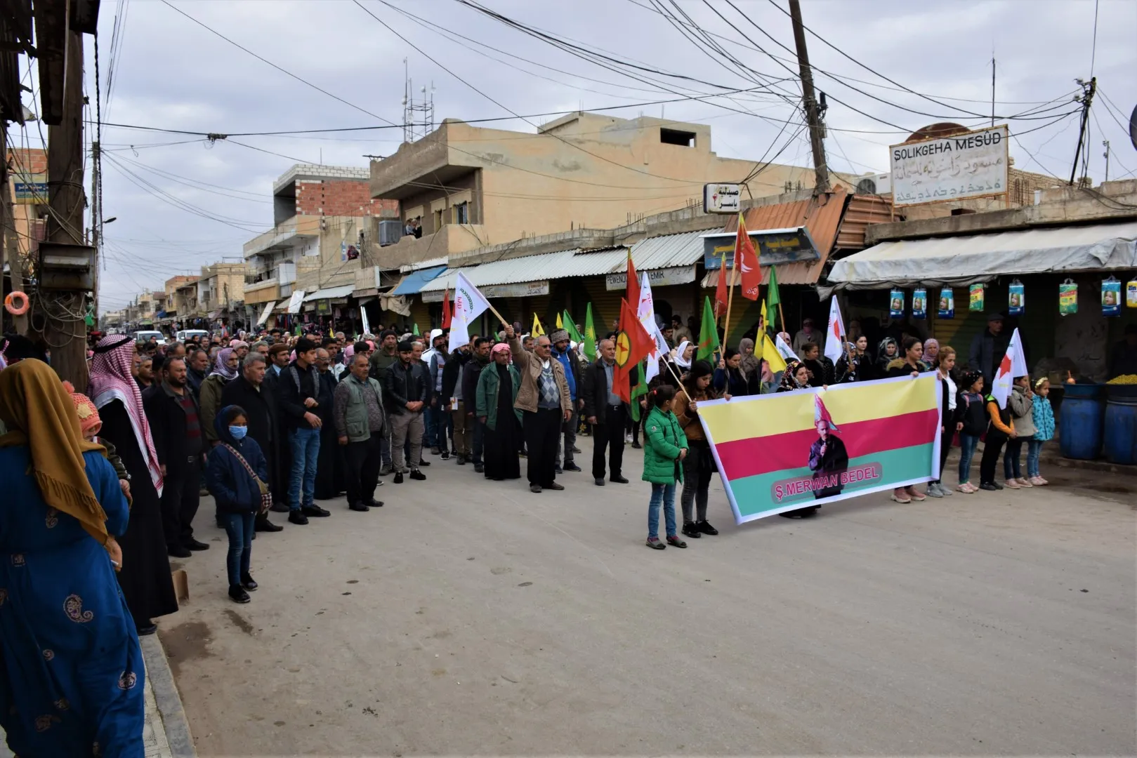Pêkhateyên Hesekê li dijî êrişa li ser Şengalê meşiyan