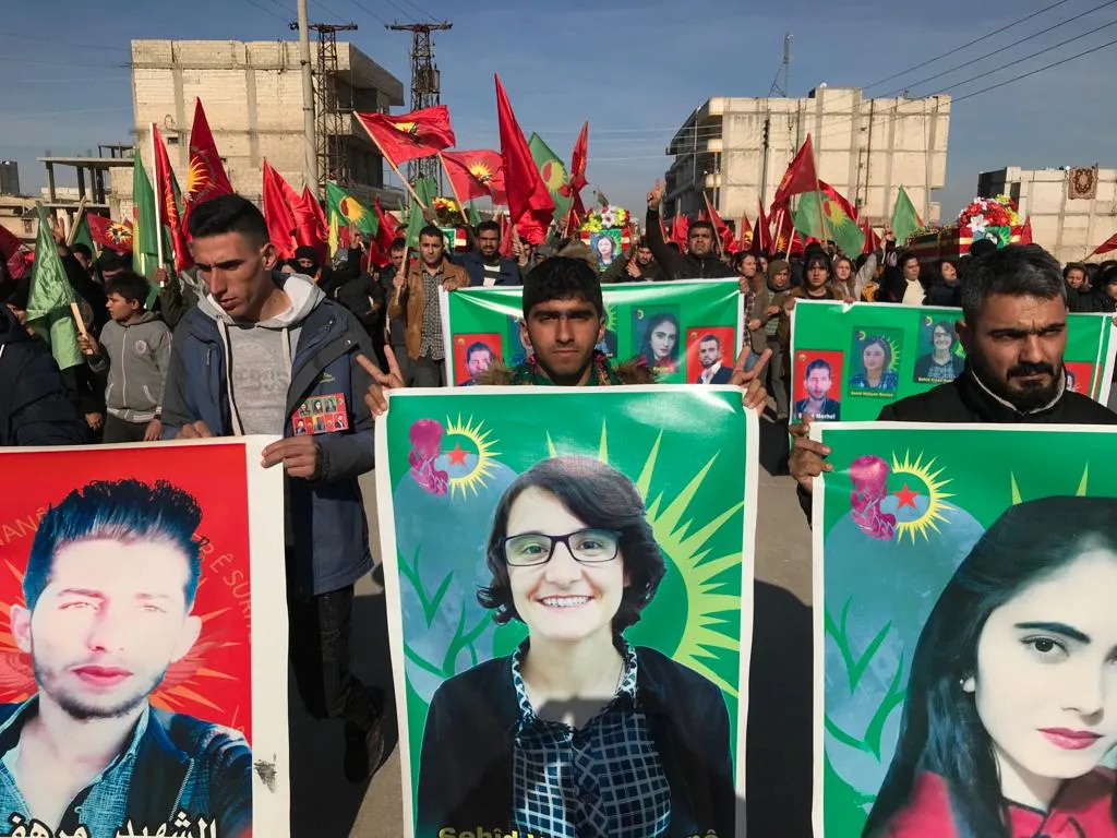 Bi merasîmeke bi heybet cenazeyên 2 şehîdên Kobanê hatin veşartin- HATE NÛKIRIN