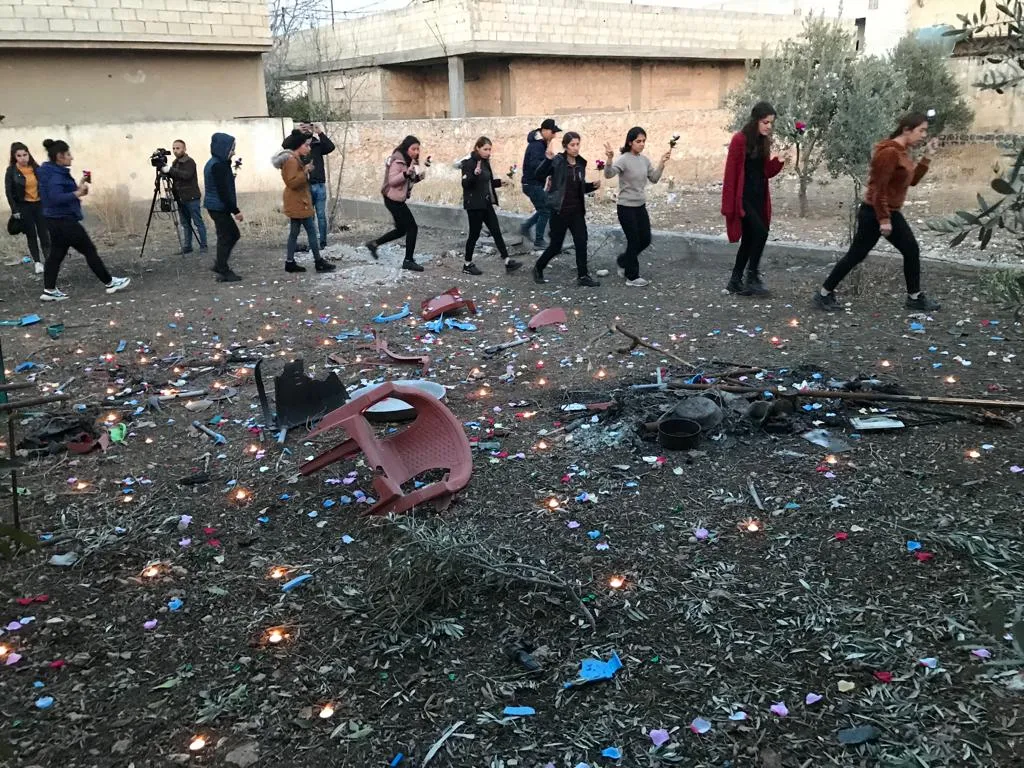 Ciwanan şehîdên Kobanê li cihê komkujiyê bi bîr anîn