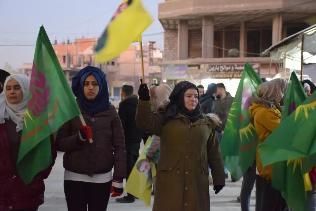 Ciwanên şoreşger ên Hesekê li dijî êrişên dagirkeriyê meşek li dar xist