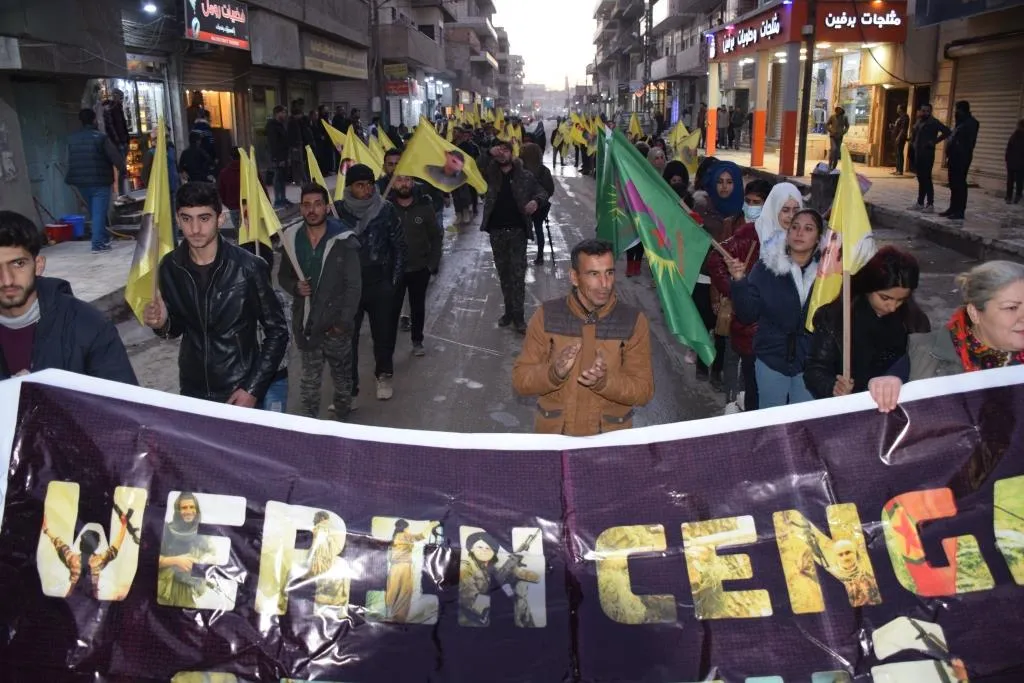 Ciwanên şoreşger ên Hesekê li dijî êrişên dagirkeriyê meşek li dar xist