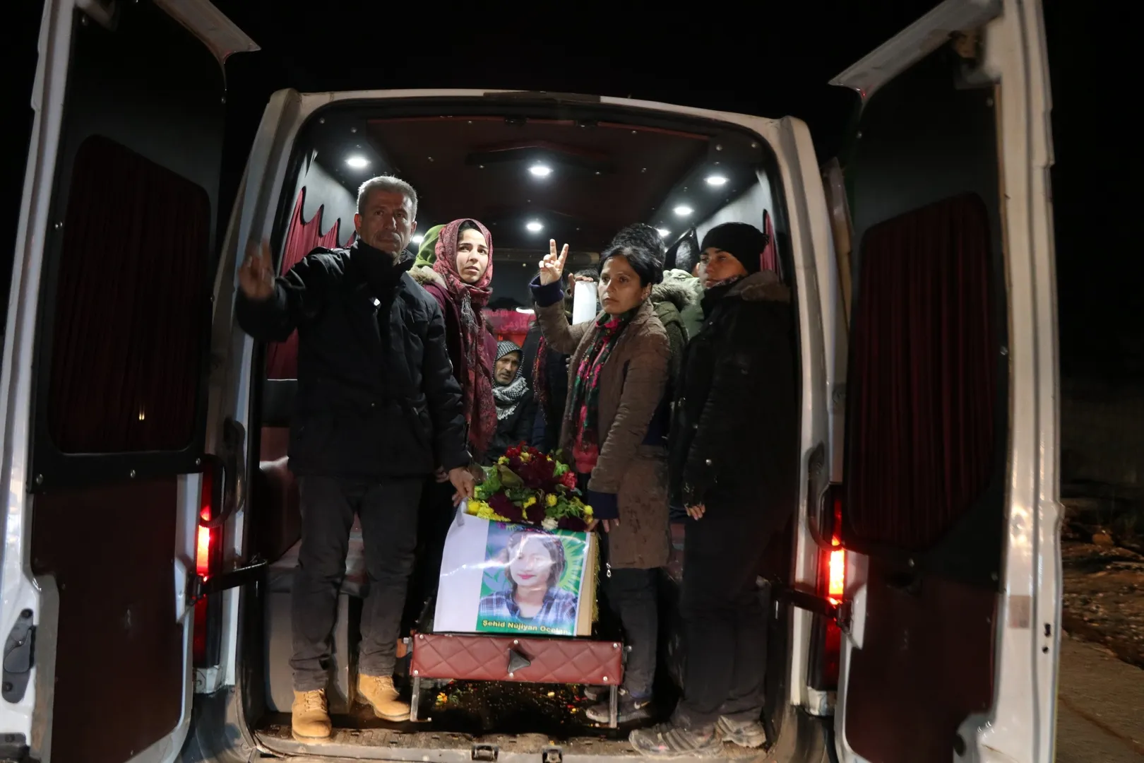 Cenazeyê şehîd Nûjiyan Ocalan li Şehbayê hate pêşwazîkirin