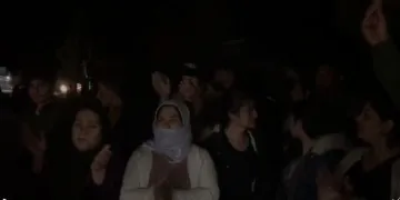 Xelkê Şengalê li cihê êrişê nerazîbûn nîşan dan