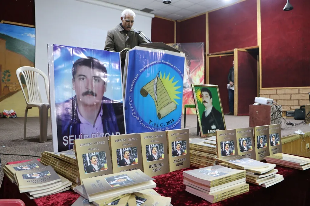 Di merasîmê bîranîna şehîd Zerdeşt Îsmaîl de pirtûka wî hate îmzekirin