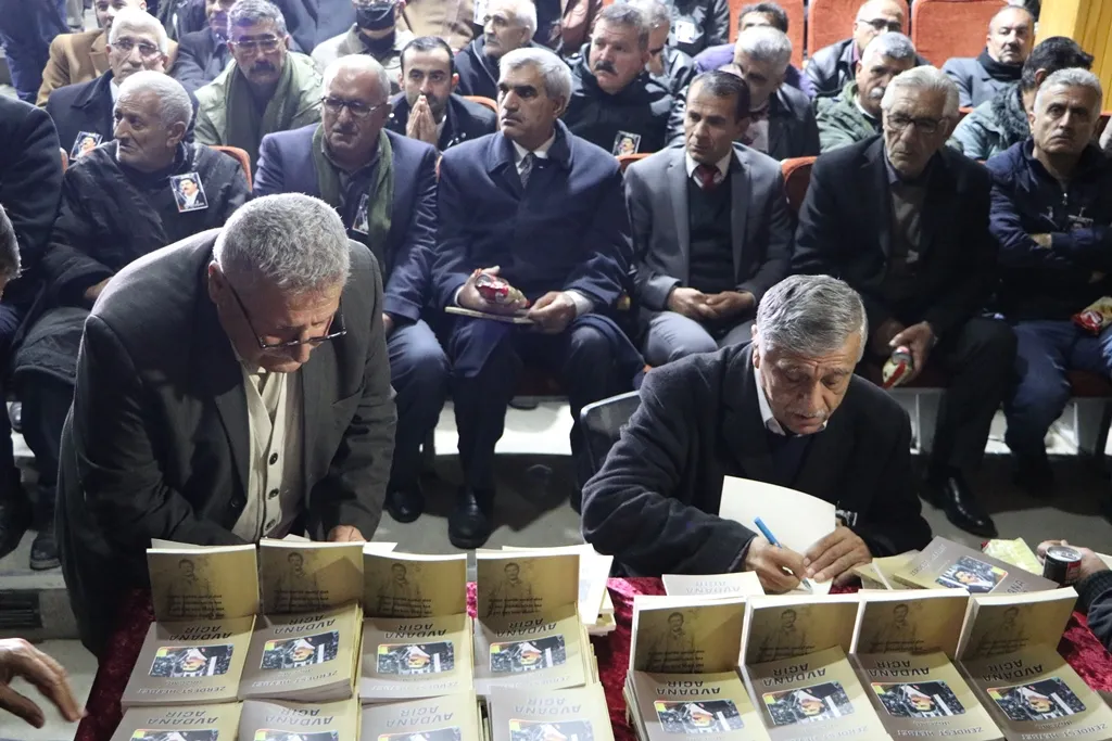 Di merasîmê bîranîna şehîd Zerdeşt Îsmaîl de pirtûka wî hate îmzekirin