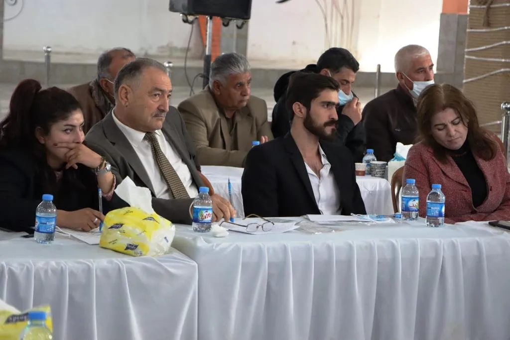 Siyasetmendar û rewşenbîran di panelekê de çareserkirina aloziya Sûriyê nîqaş kir