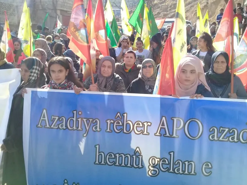 Di meşa li Şamê de banga azadiya fîzîkî ya rêber Ocalan hate kirin