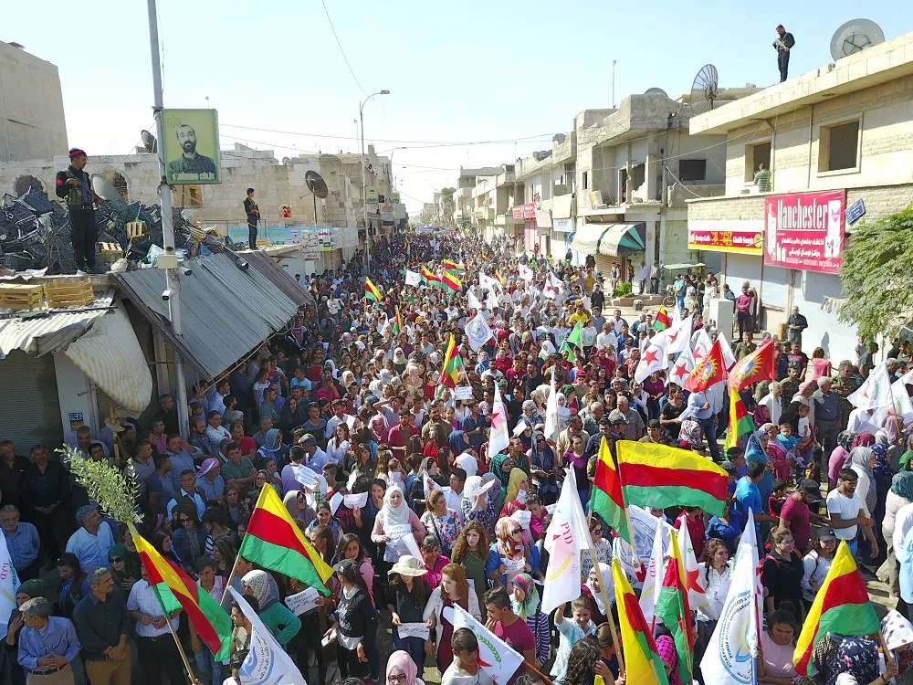 Dayik û hevjînên şehîdan: Em bi Kobanê re ne