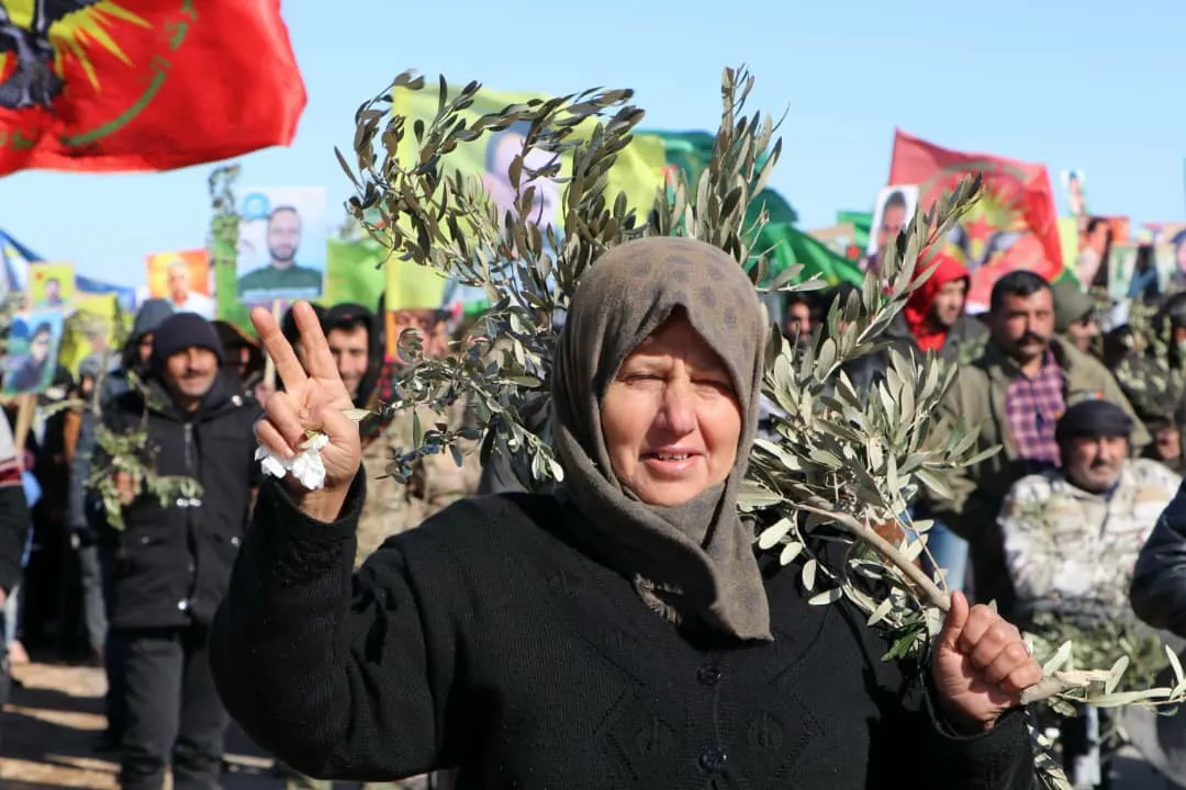 ​​​​​​​Li Şêrawayê bi deh hezaran şênî ji bo Efrînê daketin qadan