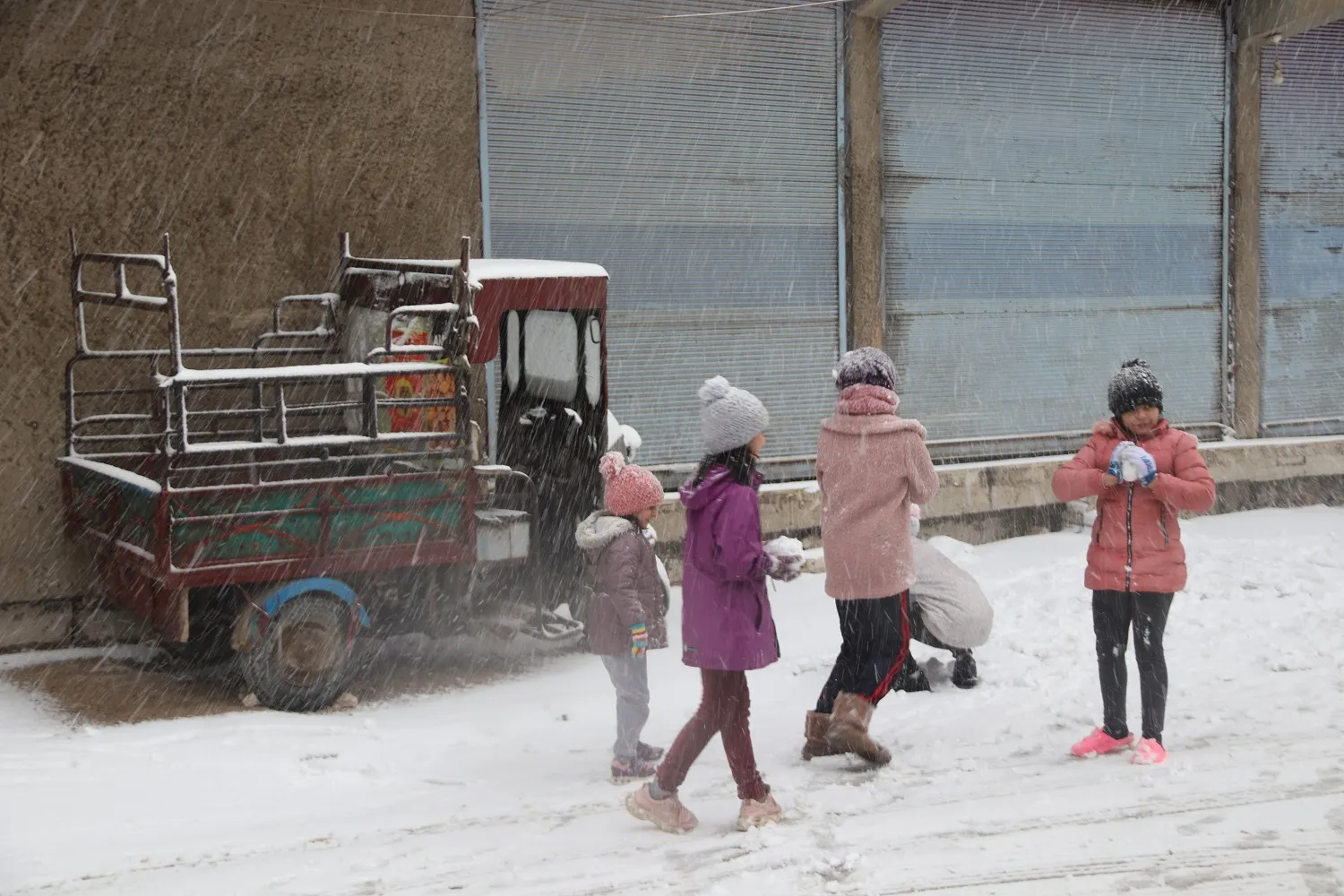 ​​​​​​​Hesekê û Qamişlo ji berfê spî bûn