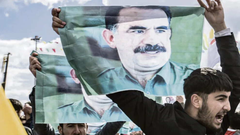 Parêzerên rêber Abdullah Ocalan ji bo hevdîtinê serlêdan kir