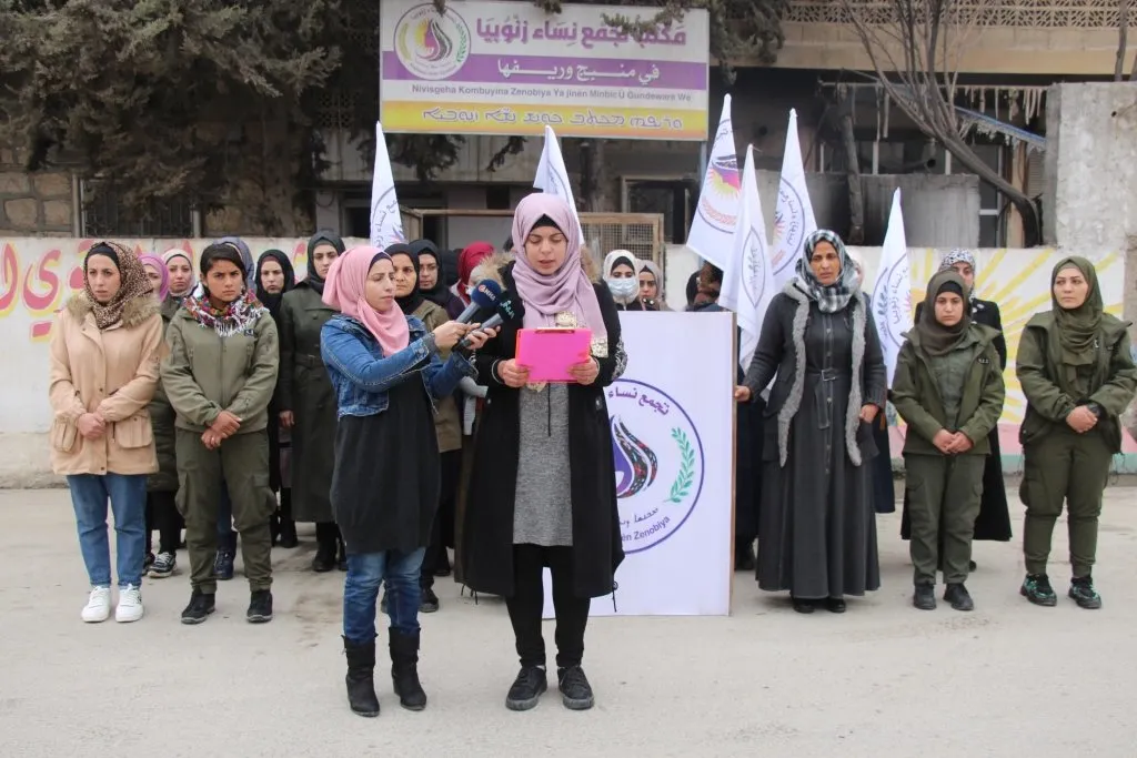 Kombûna Jinan a Zenobya êrişa dagirkeriya Tirk li dijî gundekî Minbicê şermezar kir