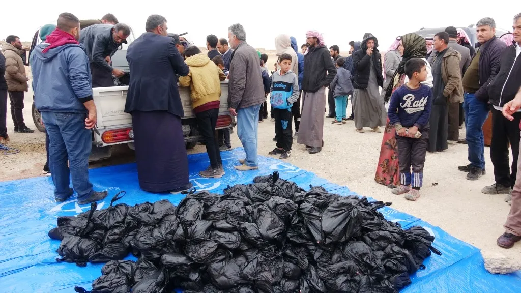Eşîrên Girê Spî alîkariyê didin koçberan