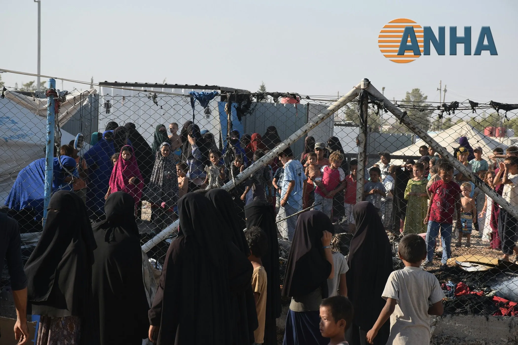 Li kampa Holê endamekî Xaça Sor a Navneteweyî birîndar bû