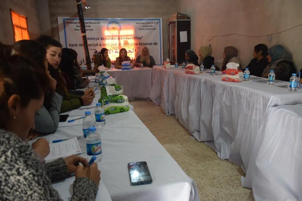 Li Kobanê li ser rola jinan di saziyan de panelek hate lidarxistin