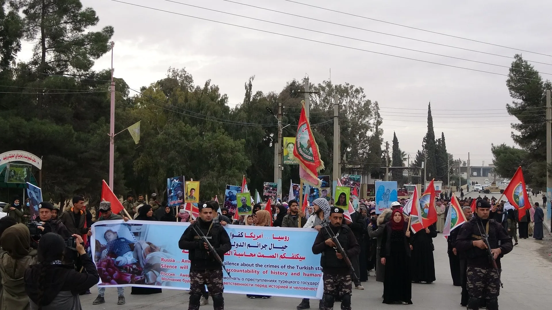 Şêniyên Tebqayê êrişên dewleta Tirk ên li dijî Kobanê şermezar kirin