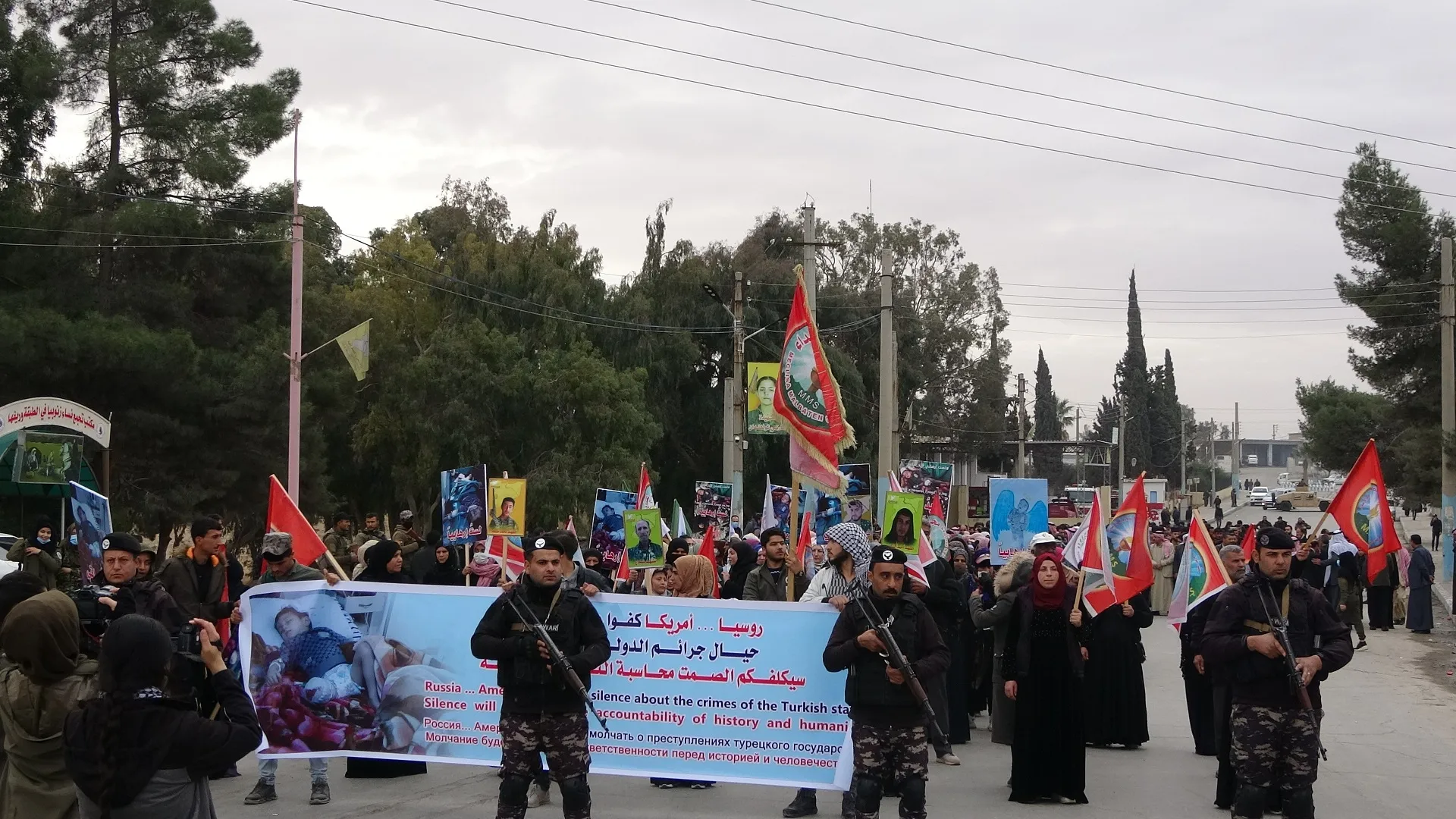Şêniyên Tebqayê êrişên dewleta Tirk ên li dijî Kobanê şermezar kirin