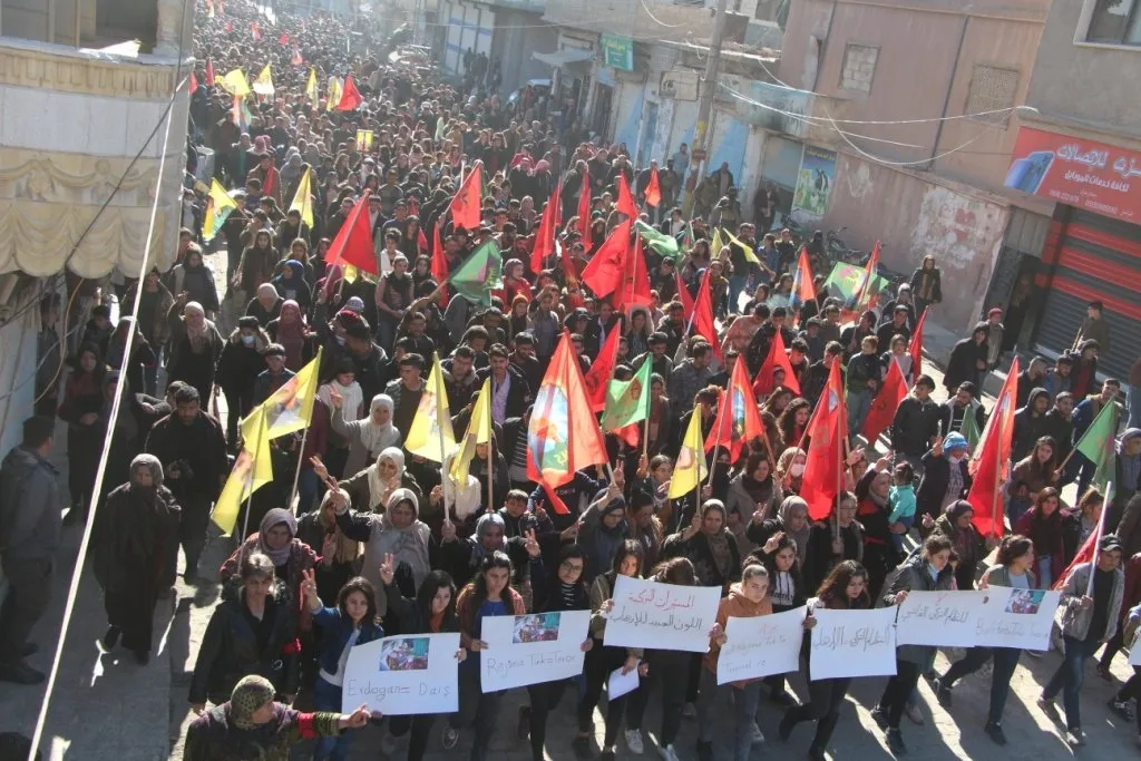 Bi sedan şêniyên Kobanê êrişên dewleta Tirk a feşîst şermezar kir