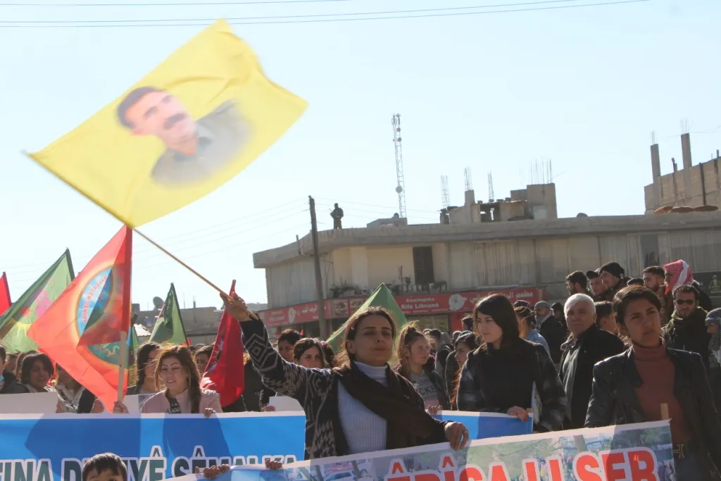 Bi sedan şêniyên Kobanê êrişên dewleta Tirk a feşîst şermezar kir