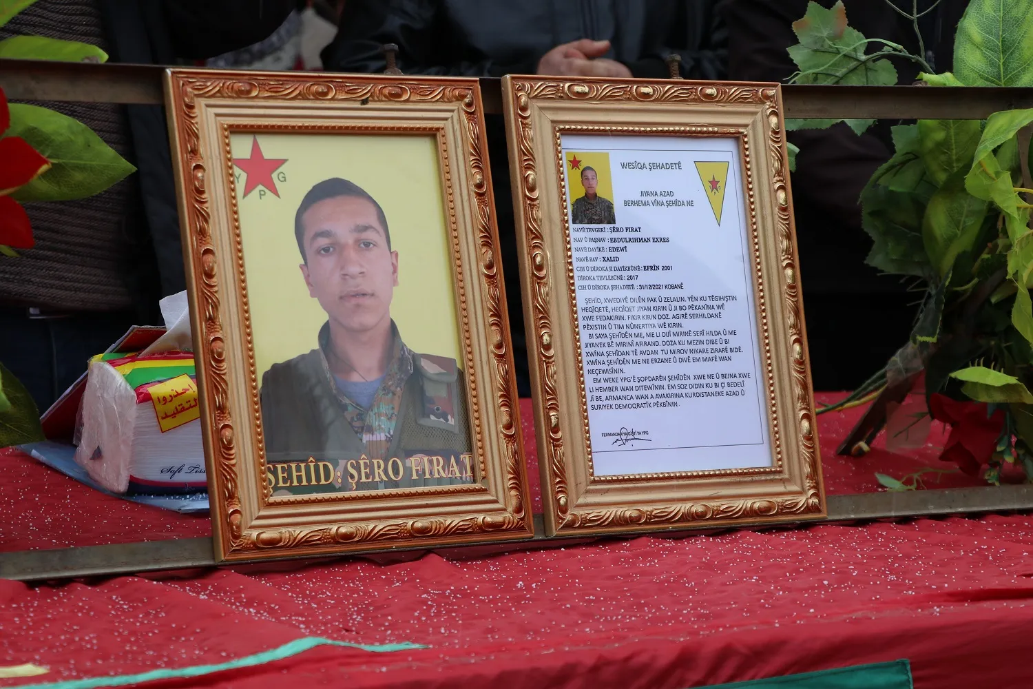 Şêniyên Efrînê bi merasîmekê şehîd Şêro Firat oxir kir
