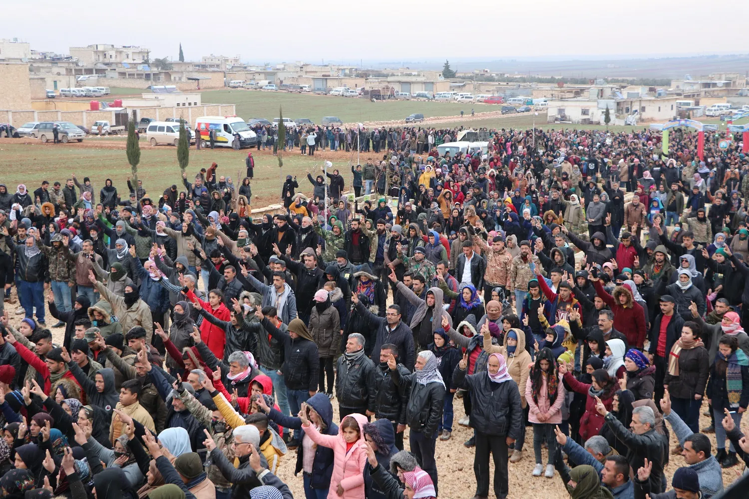 Şêniyên Efrînê bi merasîmekê şehîd Şêro Firat oxir kir