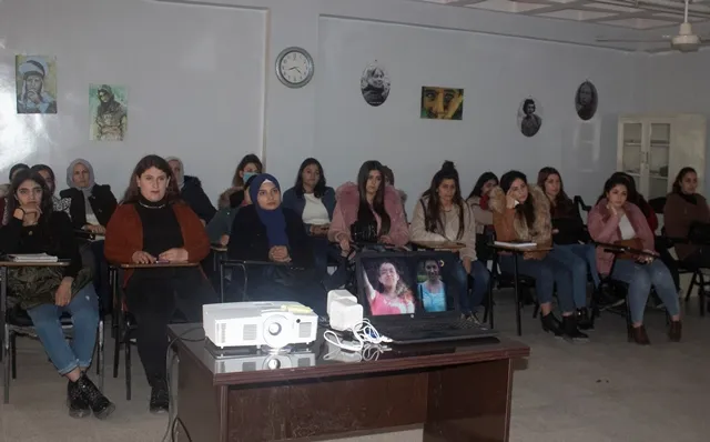 Yekitiya Jinên Ciwan li Zanîngeha Rojava semînerek li dar xist