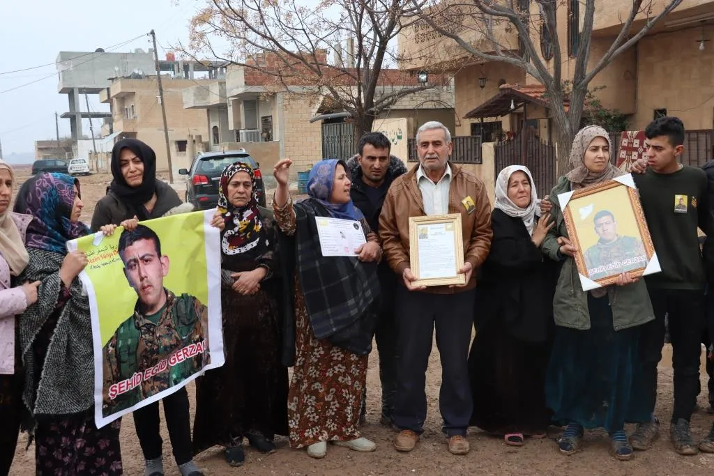 Şêniyên Hesekê sersaxiya malbatên şehîd Ehmed Silêman û Tirkî El-Mismar xwest