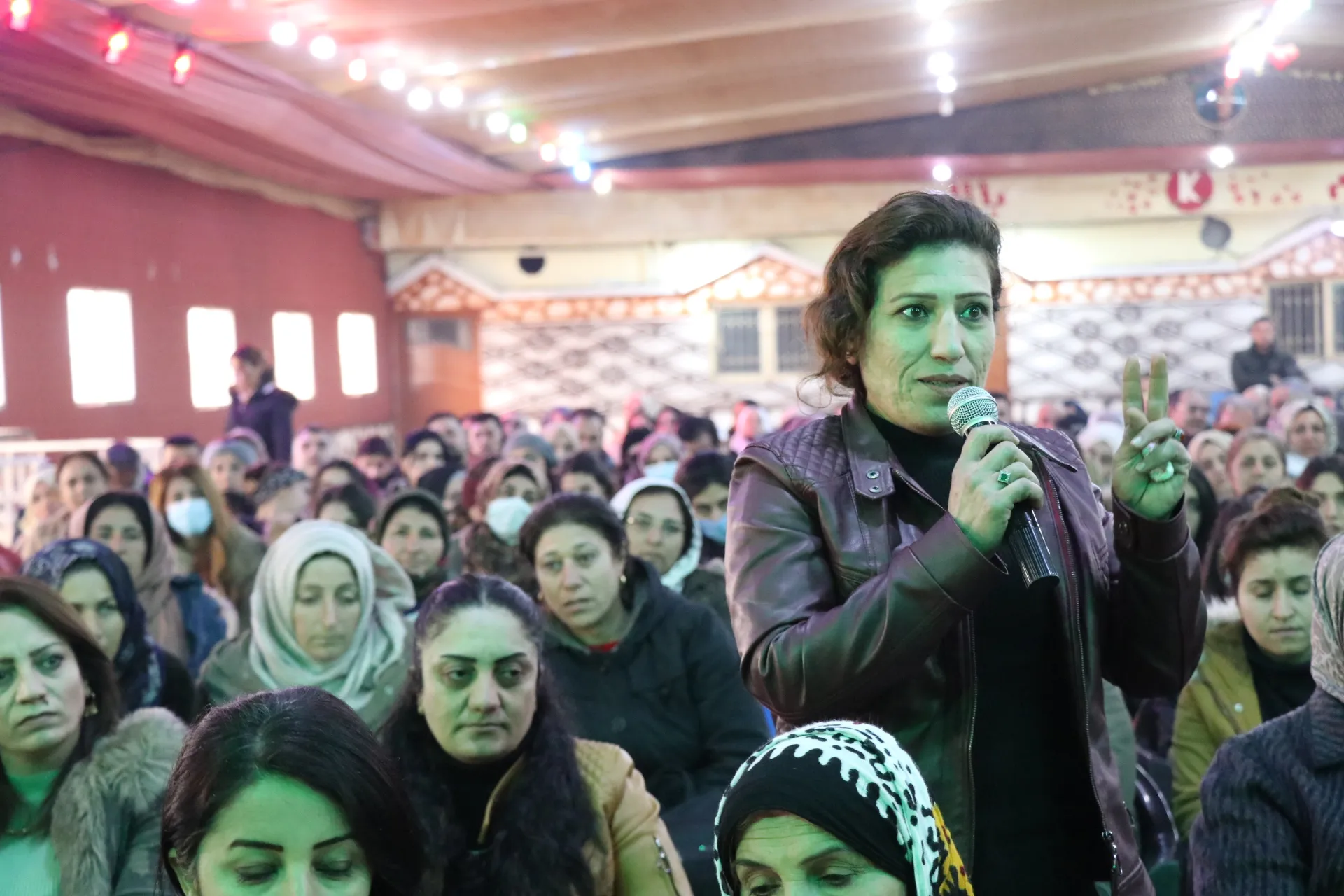 Di civînan de Rêveberiya Xweser soza pêkanîna daxwazên şêniyan da