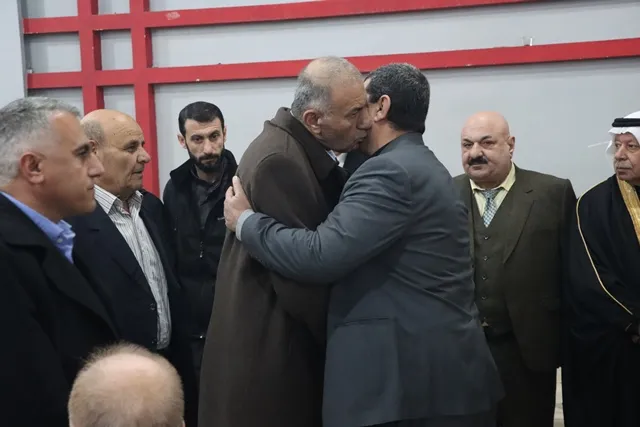 Nivîsgeha Têkiliyên Giştî du malbat li hev anîn